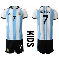Billiga Argentina Rodrigo de Paul #7 Barnkläder Hemma fotbollskläder till baby VM 2022 Kortärmad (+ Korta byxor)